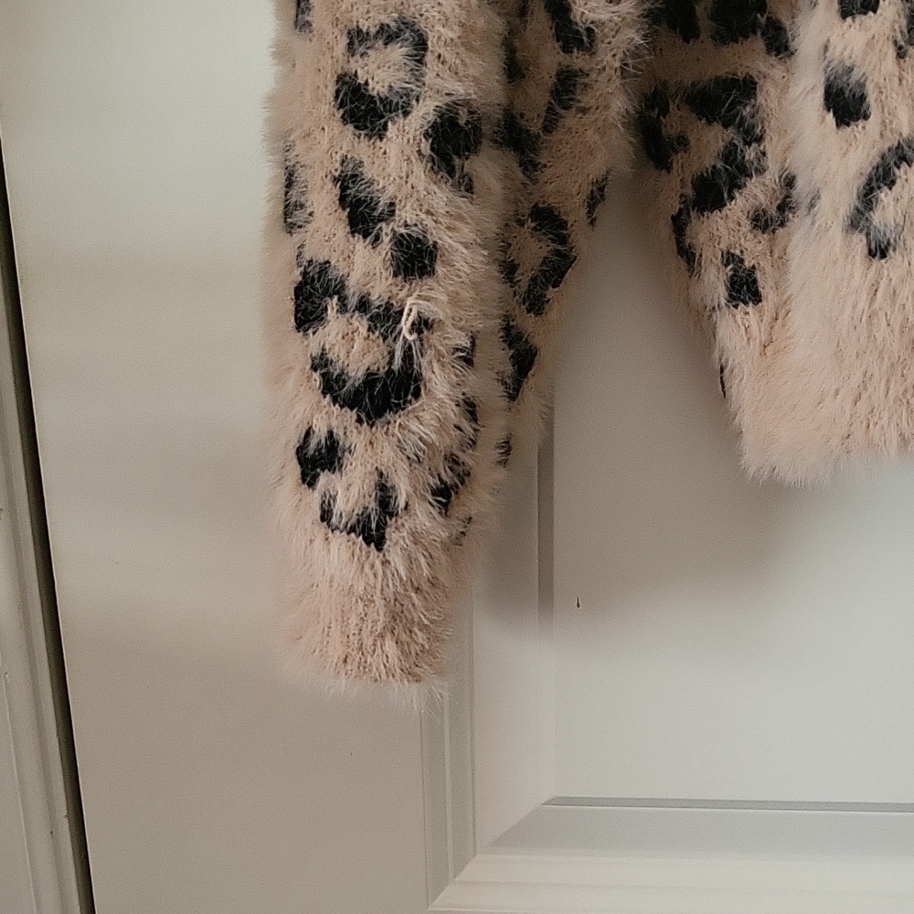 Mi Ami Leopard Print Fuzzy Sweater Beige Black Size S - Picture 7 of 9